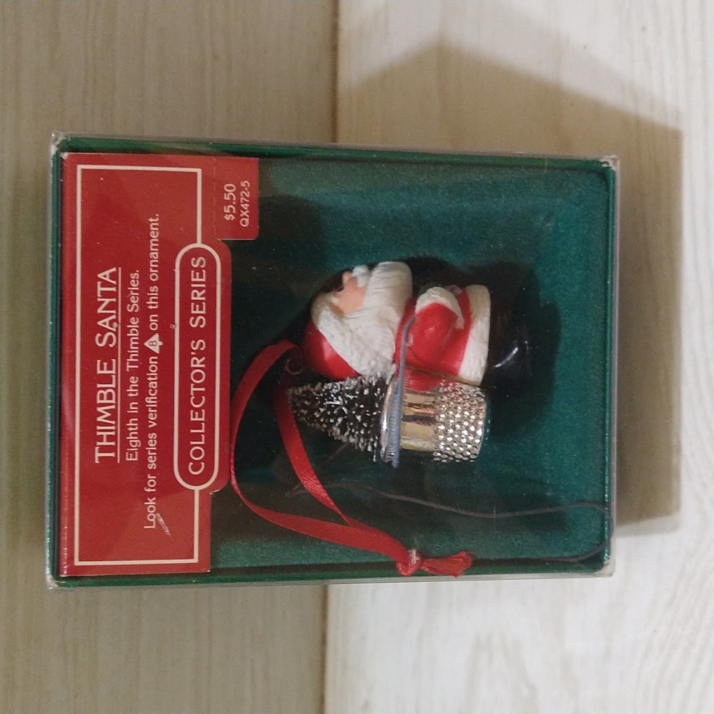 Vintage 1985 Hallmark Thimble Santa Collector's Series Ornament #8 - Picture 1 of 3